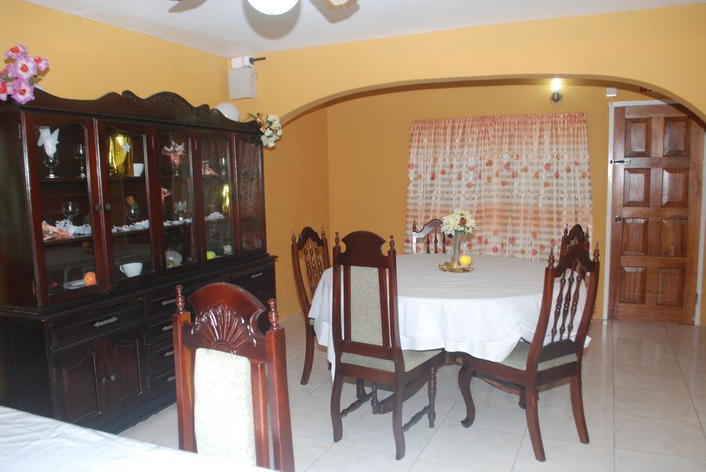 Enchanted Villas Inn 蒙特哥贝 外观 照片