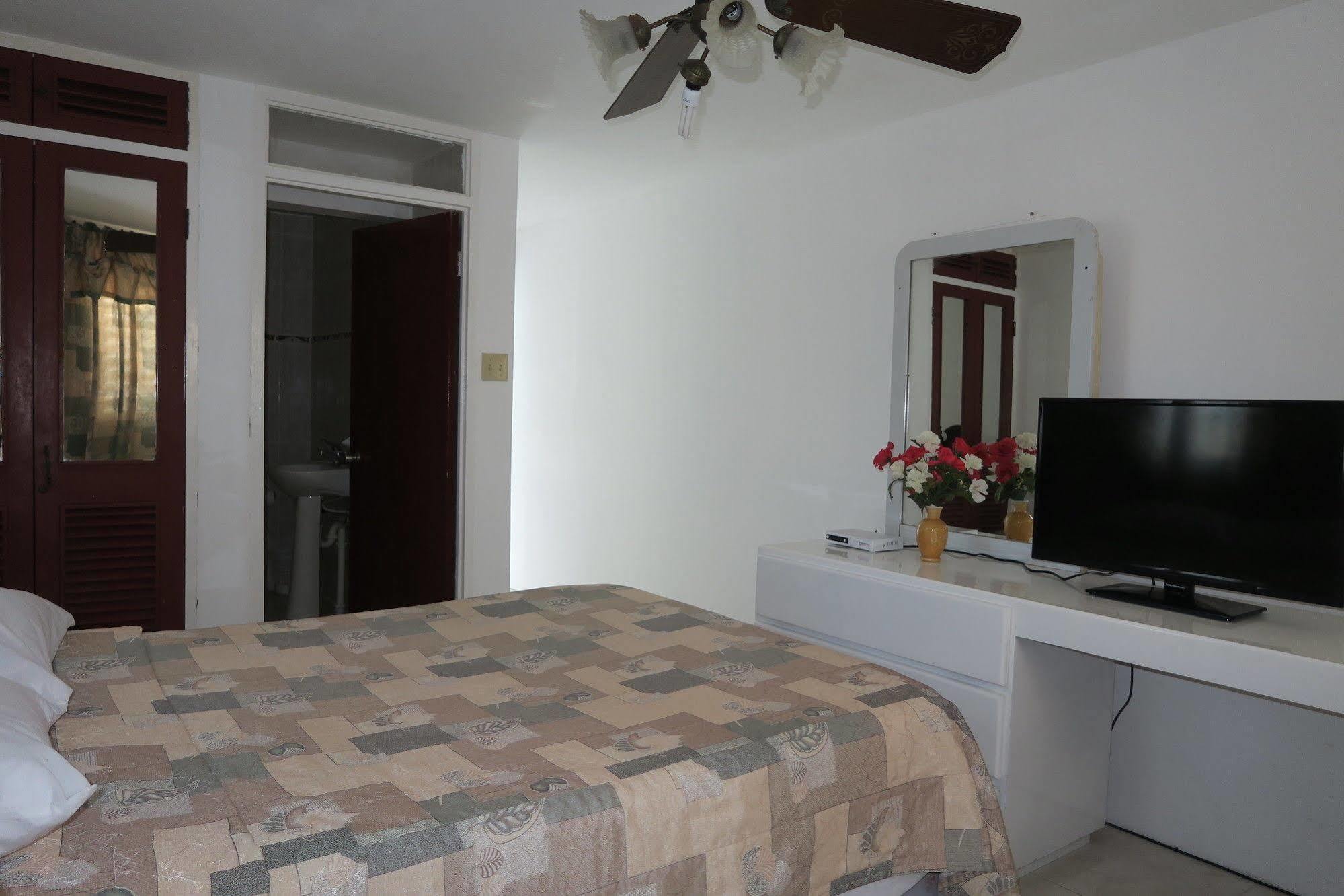 Enchanted Villas Inn 蒙特哥贝 外观 照片