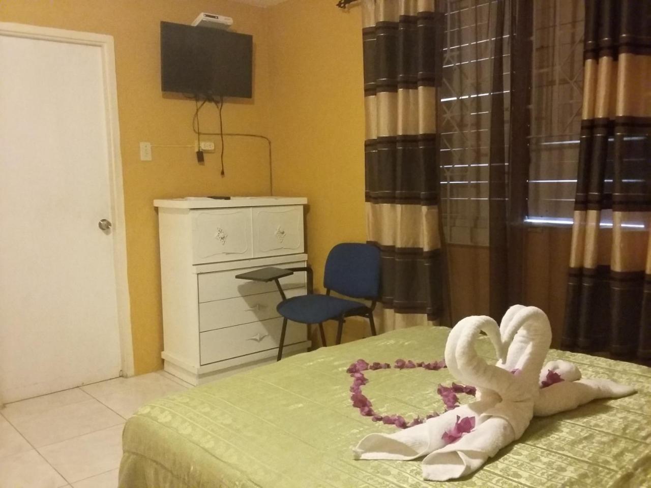 Enchanted Villas Inn 蒙特哥贝 外观 照片